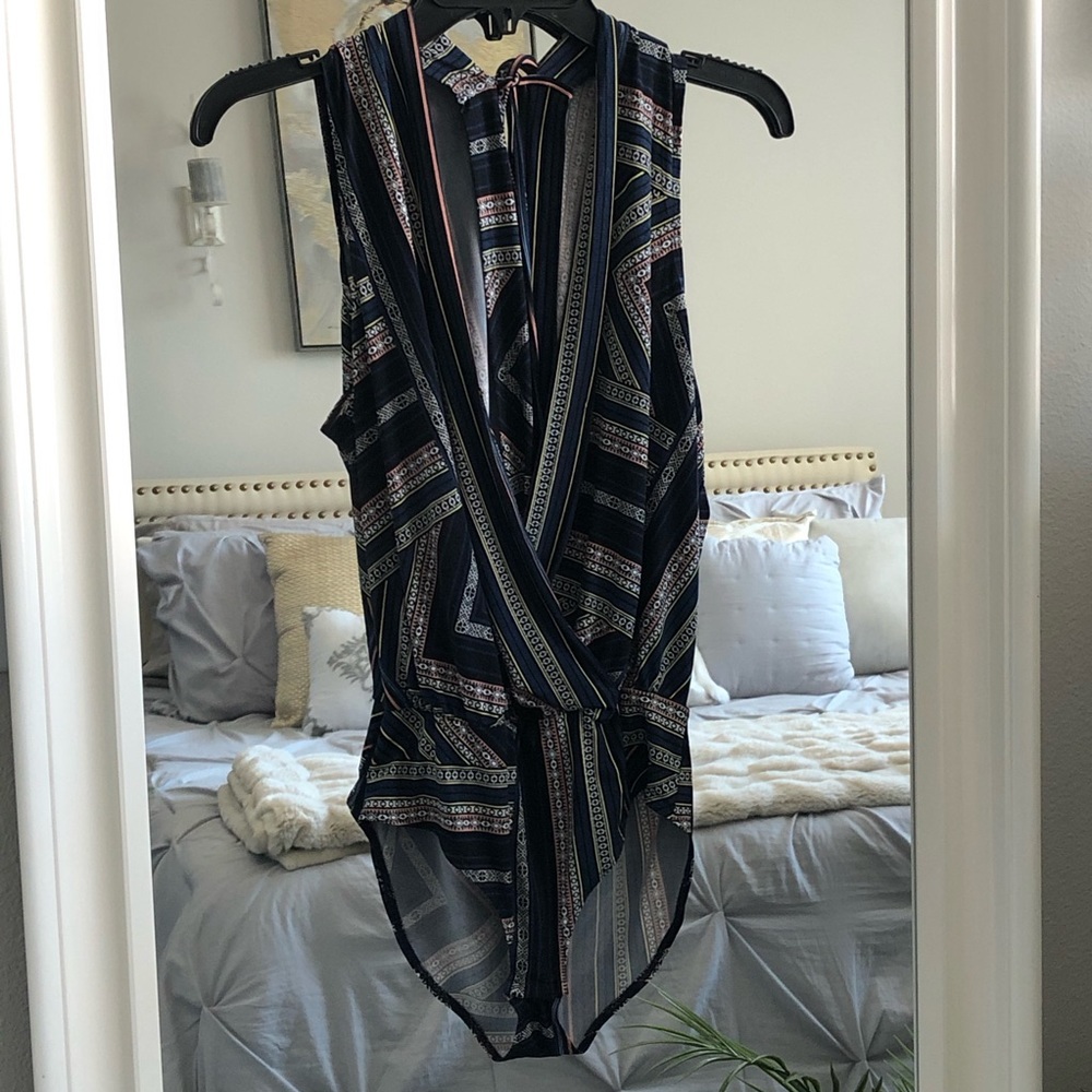 BCBGENERATION Low cut front and back bodysuit SZ XS